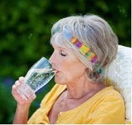 Dangers de la canicule pour les seniors : risques et préventions